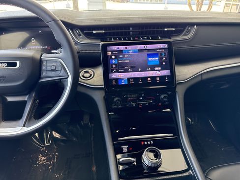 Used 2025 Jeep Grand Cherokee Limited image 28