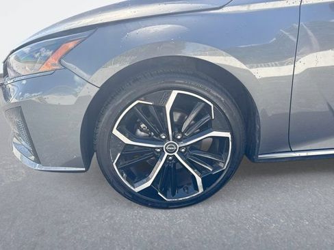 Used 2025 Nissan Altima 2.5 SR FWD image 12