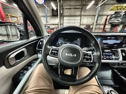 Certified 2023 Kia Sorento EX image 13