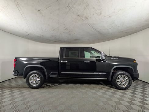 New 2026 Chevrolet Silverado 2500 High Country w/ High Country Premium Package AWD/4WD image 6