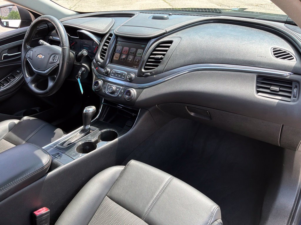 Used 2017 Chevrolet Impala LT w/ Convenience Package FWD image 31