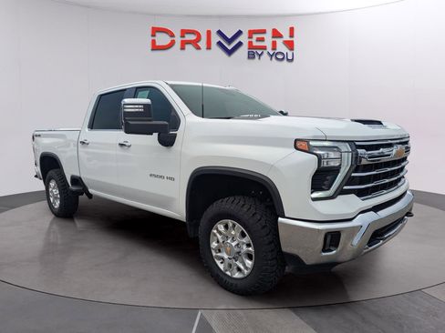 Used 2024 Chevrolet Silverado 2500 LTZ w/ LTZ Convenience Package image 7