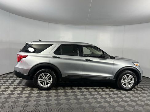 Used 2023 Ford Explorer 4WD image 3