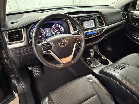 Used 2015 Toyota Highlander Plus FWD image 14