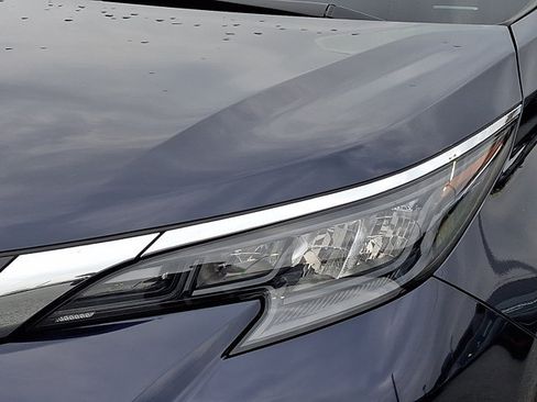 Used 2024 Toyota Sienna XLE w/ XLE Plus Package AWD/4WD image 9