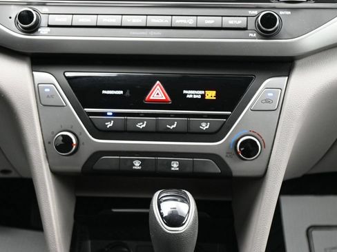 Used 2018 Hyundai Elantra SEL FWD image 21