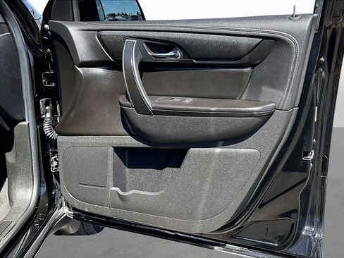 Used 2017 Chevrolet Traverse LT w/ Style and Technology Package FWD image 18
