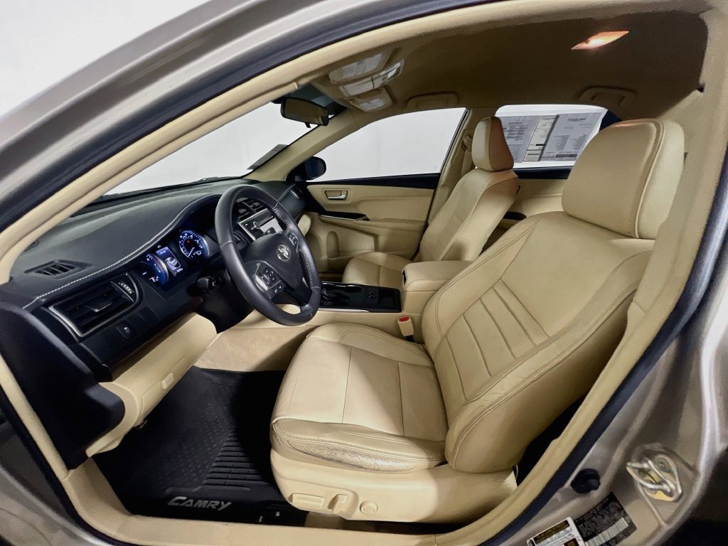 Used 2017 Toyota Camry XLE FWD image 14