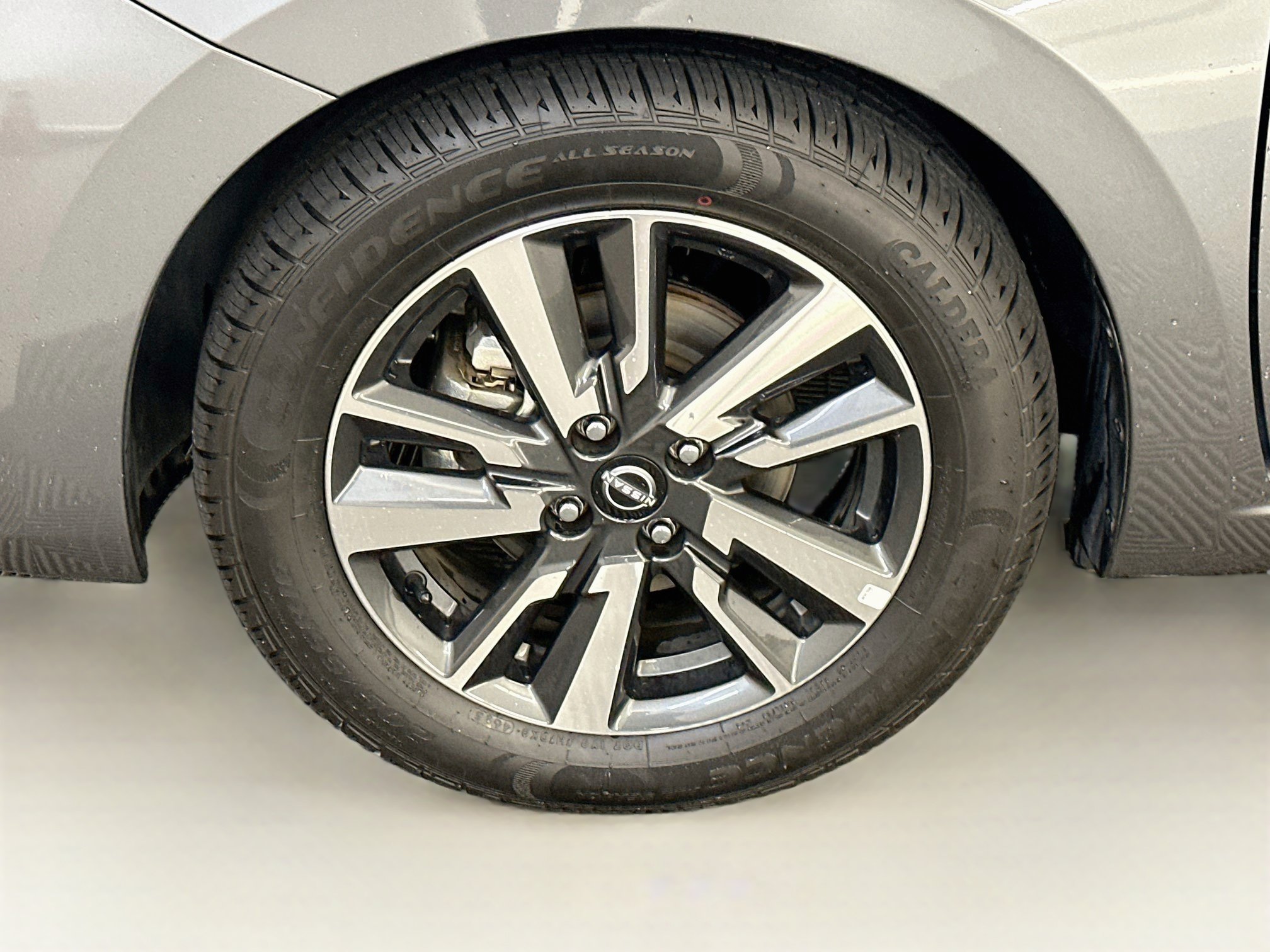 Used 2025 Nissan Versa SV FWD image 33