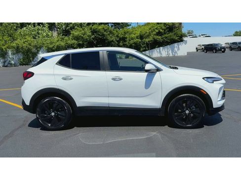 Used 2025 Buick Encore GX Preferred AWD/4WD image 9