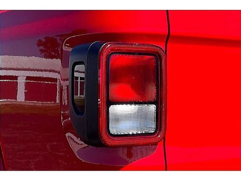 Used 2023 Jeep Gladiator Overland AWD/4WD image 30