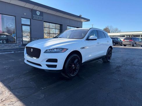 Used 2017 Jaguar F-PACE Prestige image 2
