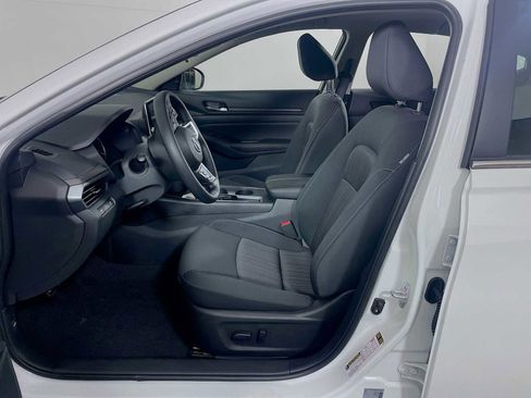 New 2025 Nissan Altima 2.5 SV image 4