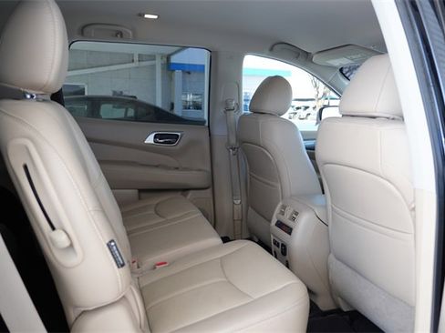 Used 2020 Nissan Pathfinder SL image 23