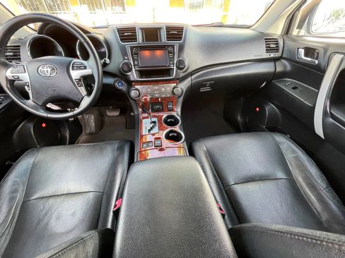 Used 2013 Toyota Highlander Limited w/ Protection Pkg AWD/4WD image 23