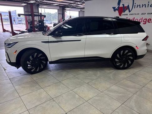 Used 2024 Lincoln Nautilus Reserve w/ Equipment Group 203A AWD/4WD image 10