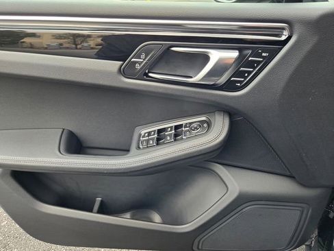 Used 2025 Porsche Macan image 20