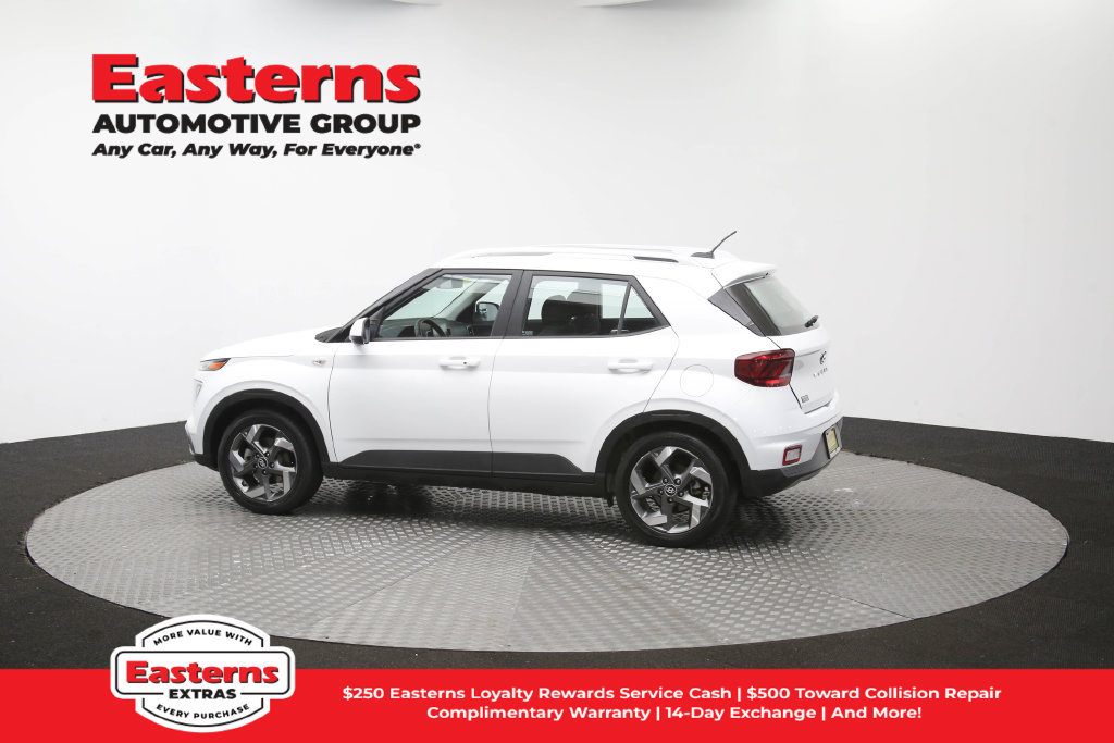 Used 2025 Hyundai Venue SEL FWD image 65
