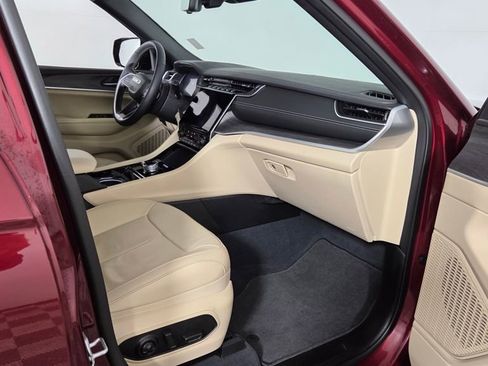 Used 2023 Jeep Grand Cherokee L Limited w/ Luxury Tech Group II image 40