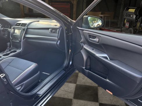 Used 2015 Toyota Camry SE FWD image 19