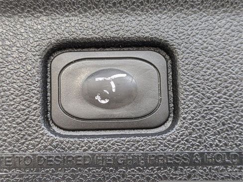 Used 2017 Ford Explorer XLT w/ Equipment Group 202A image 13