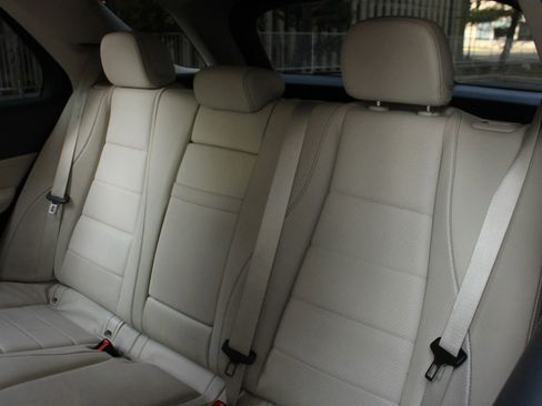 Used 2020 Mercedes-Benz GLE 350 4MATIC w/ Premium Package image 21