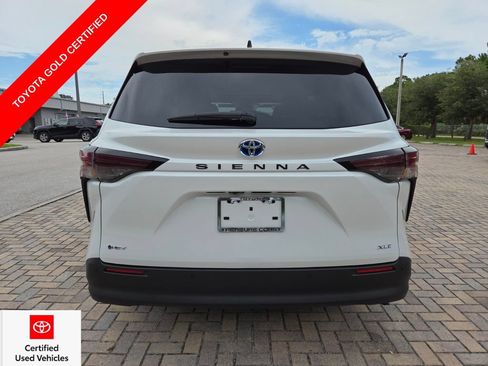 Certified 2025 Toyota Sienna XLE FWD image 10
