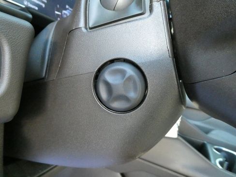 Used 2023 GMC Yukon SLT w/ SLT Premium Package image 31