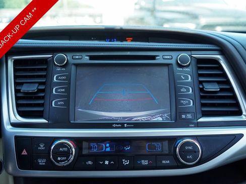 Used 2015 Toyota Highlander XLE FWD image 12