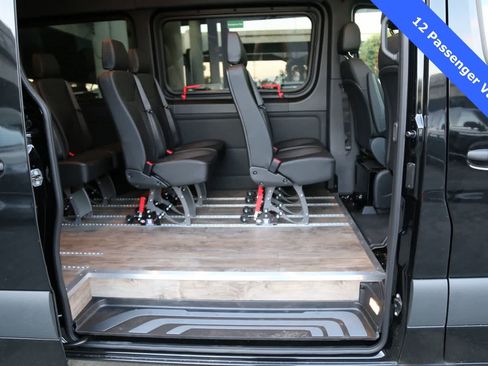 Used 2024 Mercedes-Benz Sprinter 2500 image 4