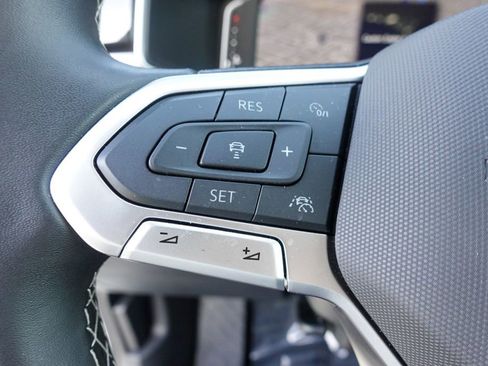 Certified 2025 Volkswagen Taos SEL image 13