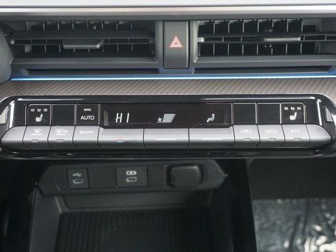 Used 2024 Toyota Prius XLE image 12