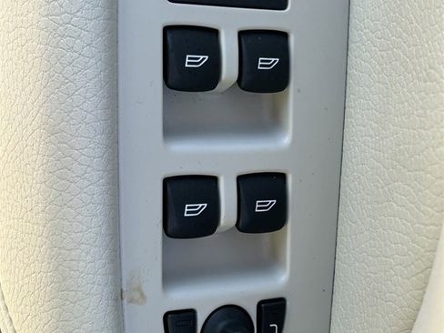 Used 2021 Volvo XC60 T5 Momentum w/ Protection Package Premier image 23