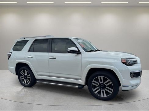 Used 2022 Toyota 4Runner Limited AWD/4WD image 6