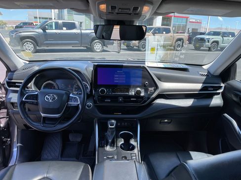 Used 2023 Toyota Highlander XLE AWD/4WD image 20