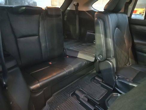 Used 2023 Toyota Highlander Platinum image 39