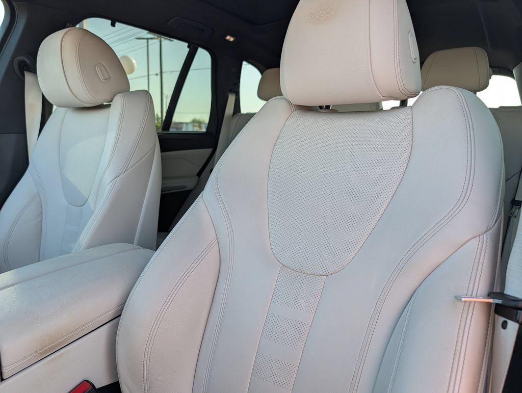 Used 2022 BMW X5 sDrive40i w/ Premium Package RWD image 12