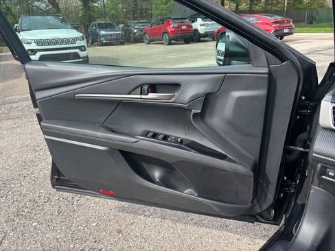 Used 2025 Toyota Camry SE image 18