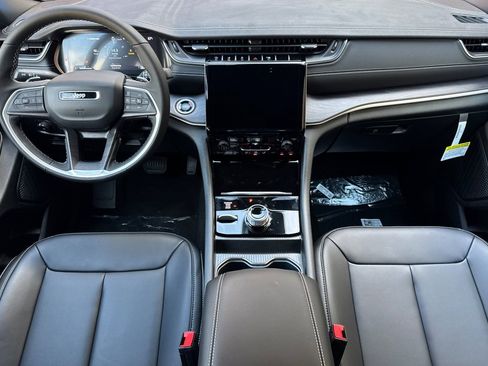 New 2025 Jeep Grand Cherokee L Limited w/ Black Appearance Package image 12