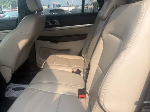 Used 2019 Ford Explorer XLT w/ Equipment Group 202A AWD/4WD image 11