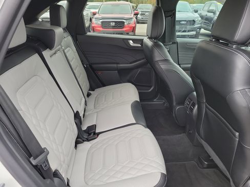 Certified 2024 Ford Escape SE w/ PHEV Premium Package image 28