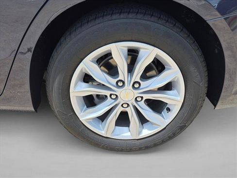 Used 2025 Chevrolet Malibu LT FWD image 8