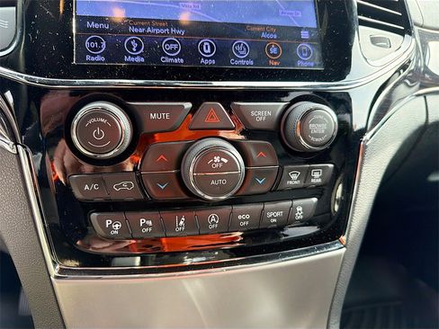 Used 2019 Jeep Grand Cherokee Overland w/ Jeep Active Safety Group image 16