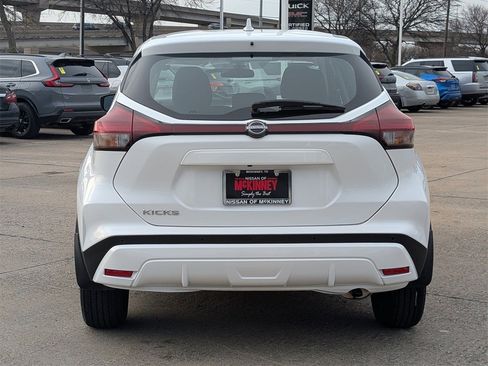 Certified 2025 Nissan Kicks Play S image 5