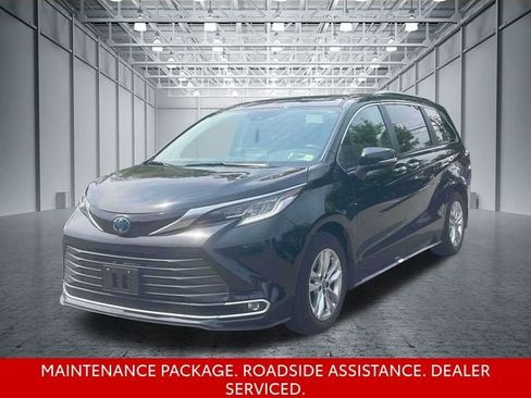 Used 2023 Toyota Sienna Limited AWD/4WD image 4