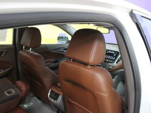 Used 2018 Chevrolet Malibu Premier w/ Premier Sport Package FWD image 12
