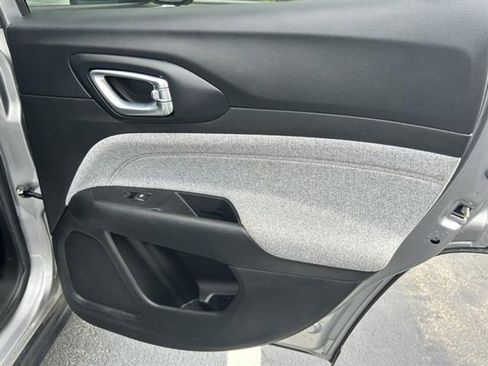 Used 2022 Jeep Compass Latitude image 20