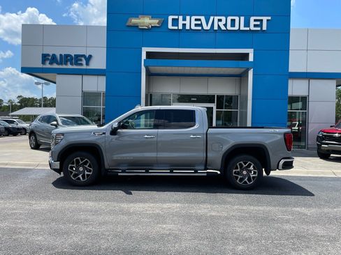 Used 2024 GMC Sierra 1500 SLT w/ SLT Premium Plus Package AWD/4WD image 2