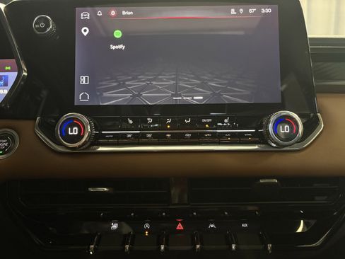 Used 2024 GMC Canyon AT4 w/ Technology Package image 13