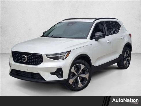 Used 2023 Volvo XC40 B5 Plus w/ Protection Package Premier image 1